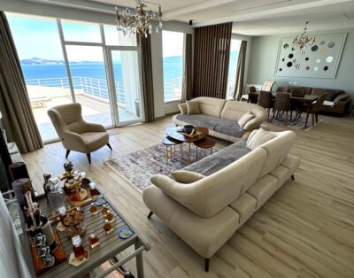 Seafront Oasis Luxury Apartment, with Sea View